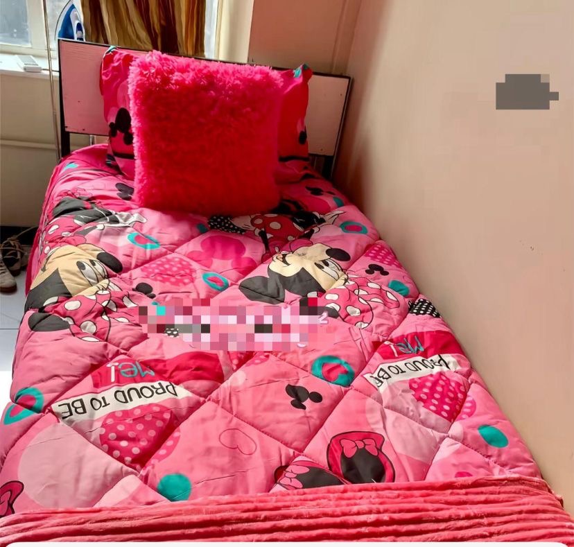 Minnie Mouse comforter